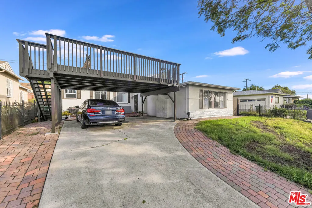 11924 Daleside Avenue, Hawthorne, California 90250 home-pic-0